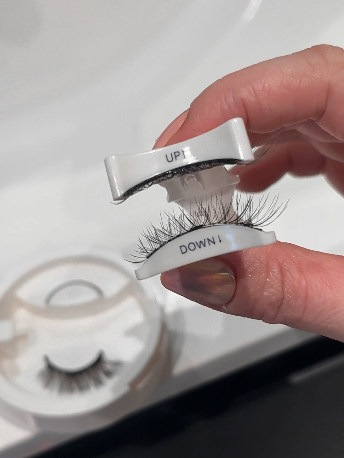 Magnetiske vipper og allergi – trygt for sensitive øyne?